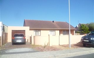 4 Bedroom House in Strandfontein