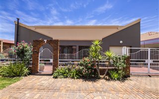 4 Bedroom House in Lenasia