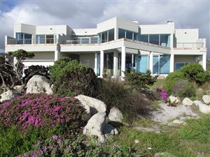 7 Bed House in Pringle Bay