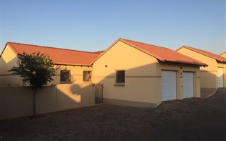 3 Bedroom Simplex in Mooikloof Ridge