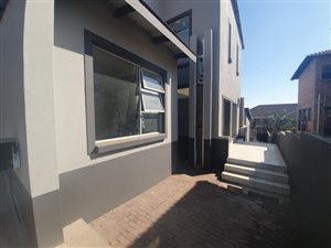 4 Bed House in Montana Park