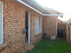 2 Bed Townhouse in Witpoortjie