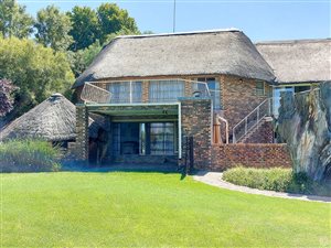 4 Bed Townhouse in Vanderbijlpark Central