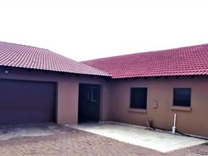 4 Bed House in Roodia