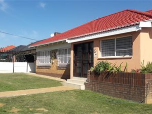 3 Bed House in Robertsham