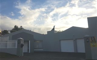 6 Bedroom House in Protea Valley