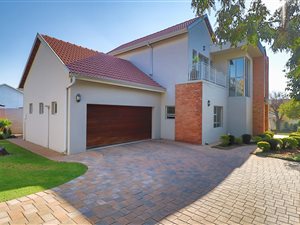 4 Bed House in Craighall