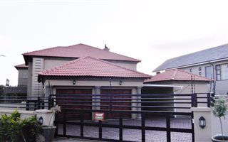 5 Bedroom House in Thornhill