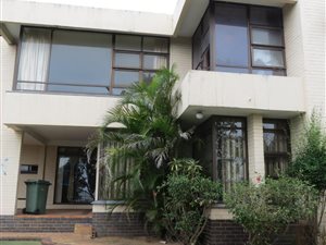 8 Bed House in Athlone Park