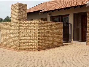 2 Bed Townhouse in Middelburg South