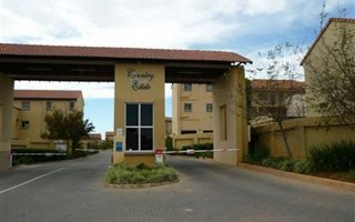 2 Bedroom Townhouse in Country View Estate