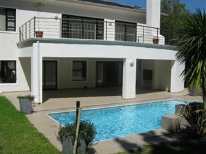 4 Bedroom House in Bishopscourt