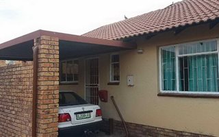 2 Bedroom Townhouse in Bonaero Park