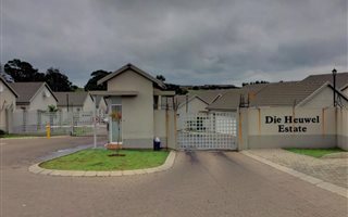 3 Bedroom Townhouse in Die Heuwel
