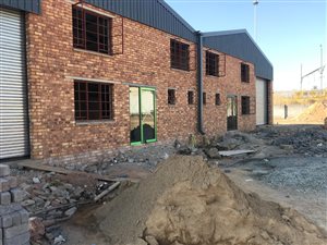280 m² Commercial space in Dunswart