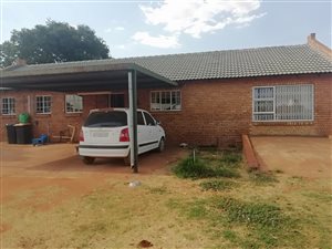 6 Bed House in Kameeldrift East