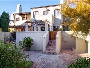 2 Bed House in Devonvale Golf & Wine Estate