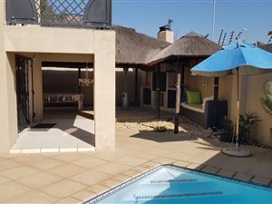 3 Bed Townhouse in Ruimsig