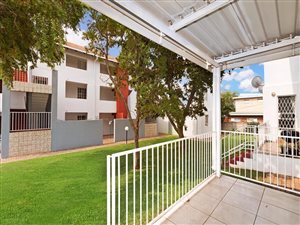 2 Bed Apartment in Groenkloof