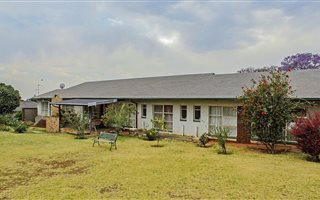 6 Bedroom House in Greymont