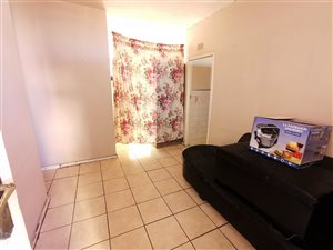 1 Bed Apartment in Joubert Park