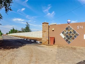 9748 m² Farm in Zesfontein AH