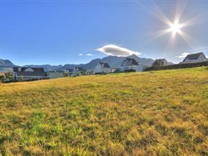 1813 m² Land available in Kingswood Golf Estate