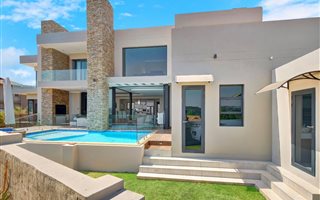 6 Bedroom House in Cedar Creek