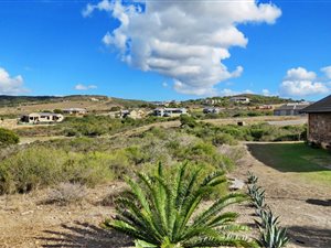 1639 m² Land available in Num Num Estate