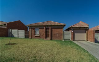 3 Bedroom House in Heuweloord