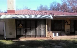 3 Bedroom House in Vanderbijlpark CW5
