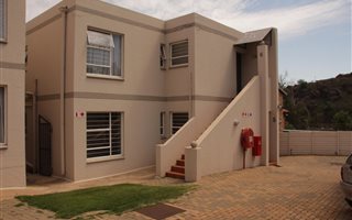 2 Bedroom Apartment in Roodekrans