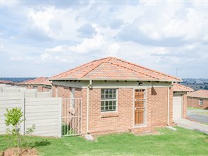 3 Bed House in Olievenhoutbosch