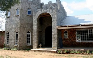 4 Bedroom House in Donkerhoek