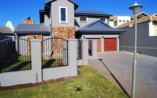 4 Bedroom House in Eldoraigne