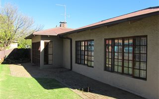 3 Bedroom House in Vanderbijlpark CW6