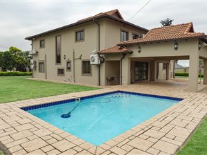 6 Bedroom House in Escombe