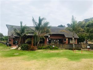 738 m² Land available in Hersham