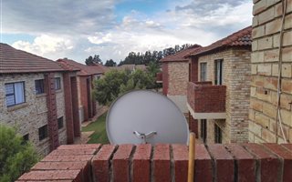 2 Bedroom Flat in Fourways Gardens