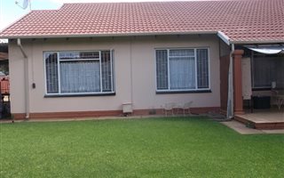 3 Bedroom House in Meiringspark