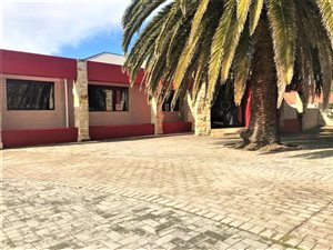 403 m² Office Space in Newton Park