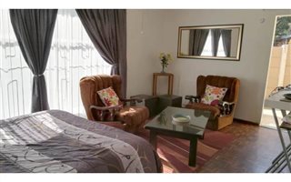 1 Bedroom Garden Cottage in Brackendowns