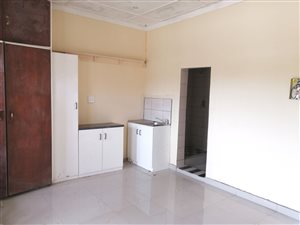 Bachelor apartment in Cambridge