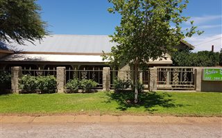 8 Bed, Bed and Breakfast in Kuruman