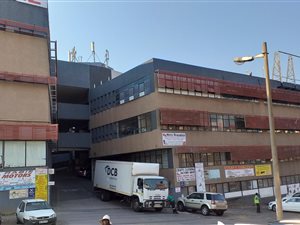 775 m² Commercial space in Bonela