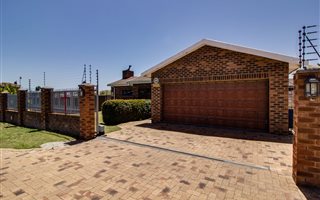 4 Bedroom House in Brackenfell Central
