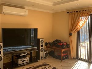 4 Bed House in Zeekoevlei