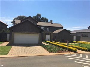 3 Bed House in Zwartkop Golf Estate