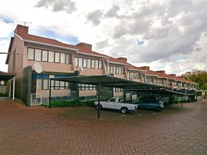 2 Bed Apartment in Roodepoort West