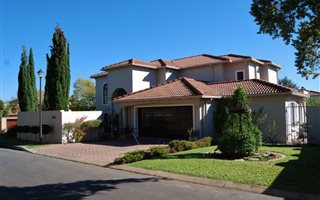5 Bedroom House in Maroeladal